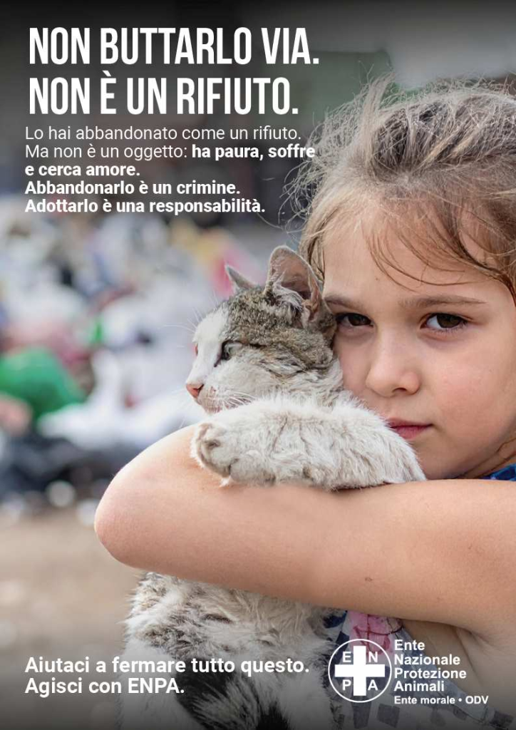 Ragazza abbraccia un gatto; testo in italiano: Adotta, previeni l'abbandono degli animali.